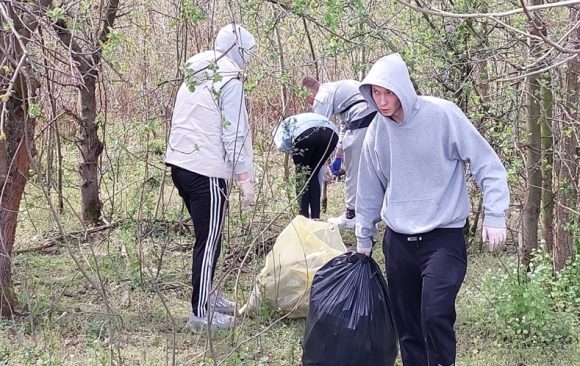 Sprzątanie ścieżki rowerowej